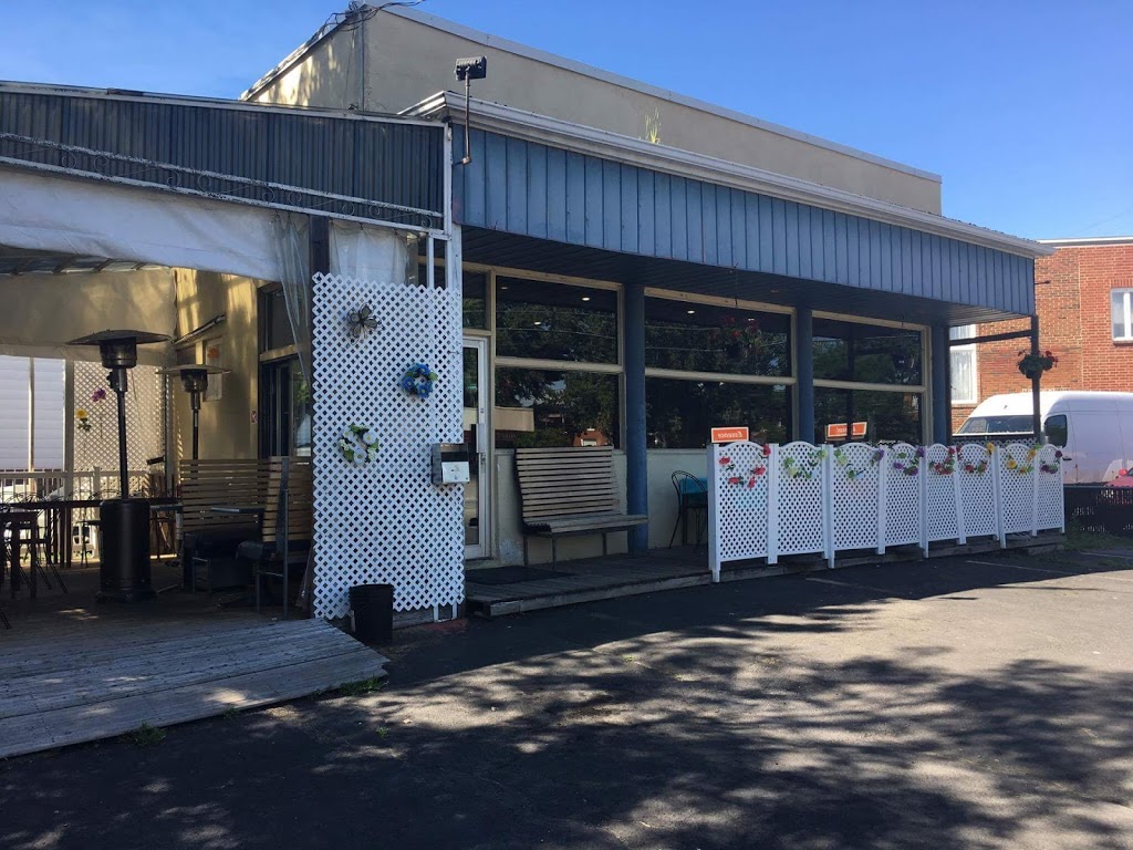 Restaurant Les Deux Extremes | 633 Boulevard Marie-Victorin, Boucherville, QC J4B 1X6, Canada | Phone: (450) 655-5474