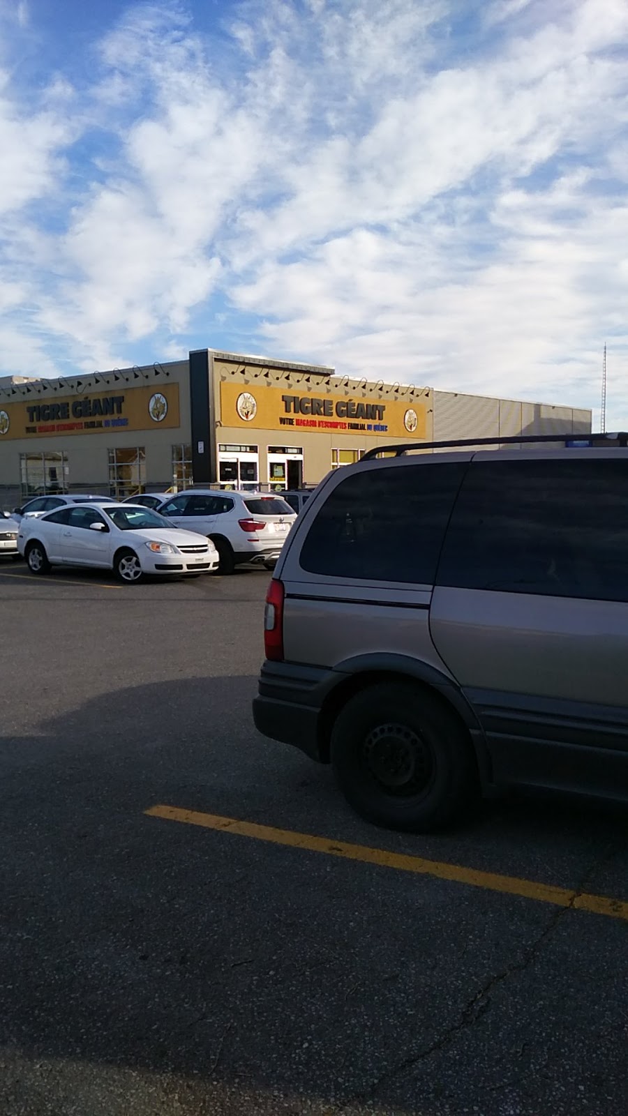 Tigre Géant | 330 Avenue St Laurent, Louiseville, QC J5V 1K3, Canada | Phone: (819) 228-9373