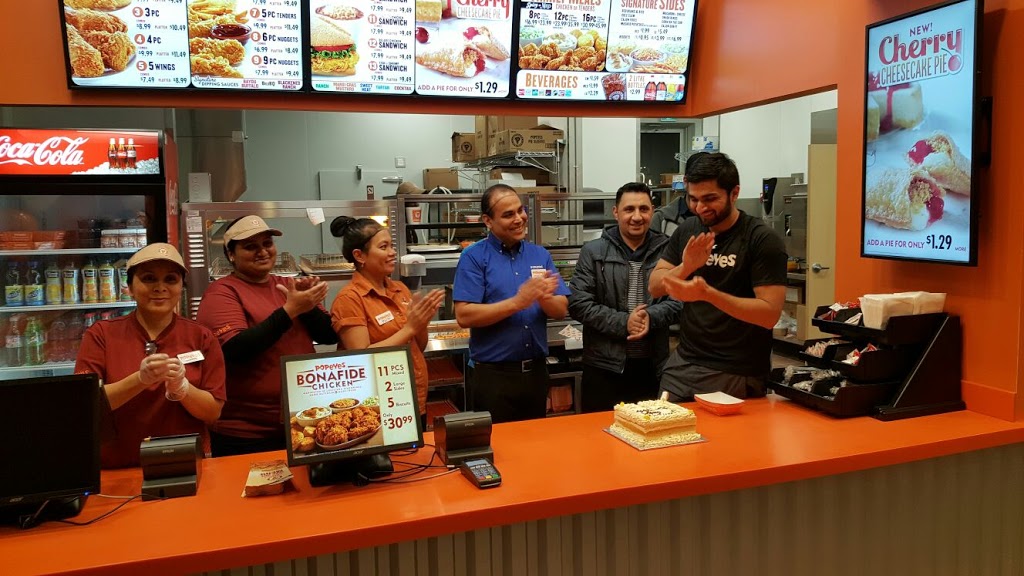Popeyes Louisiana Kitchen | 497 Dundas St W, Oakville, ON L6M 4M2, Canada | Phone: (905) 257-0600