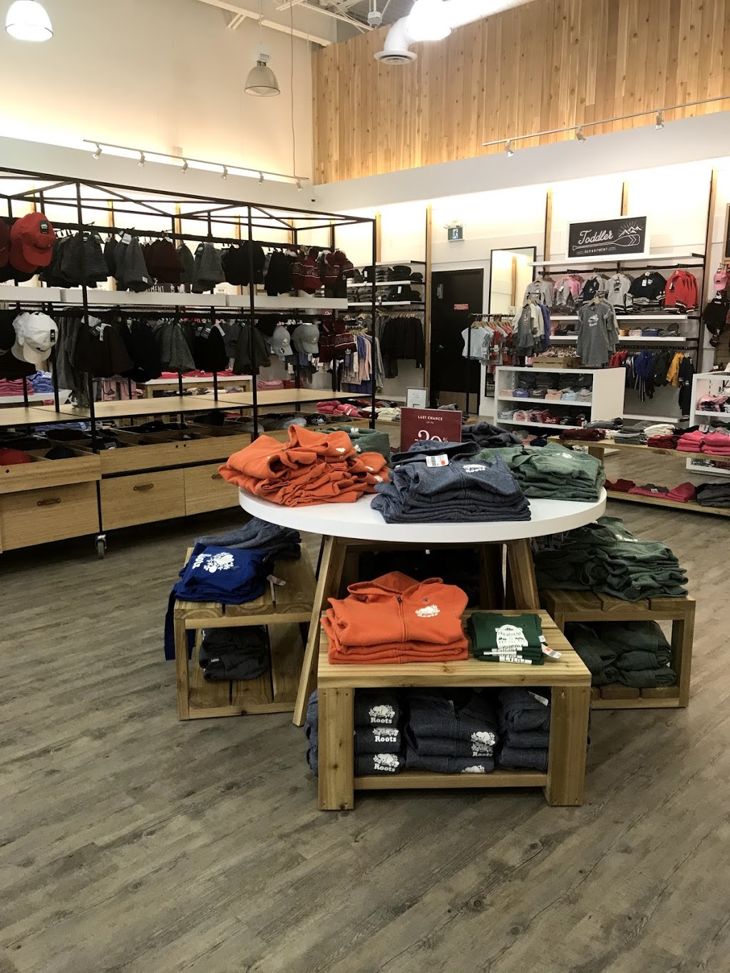 Roots | 3175 Hwy 7 Suite 400, Markham, ON L3R 0J5, Canada | Phone: (905) 948-1700