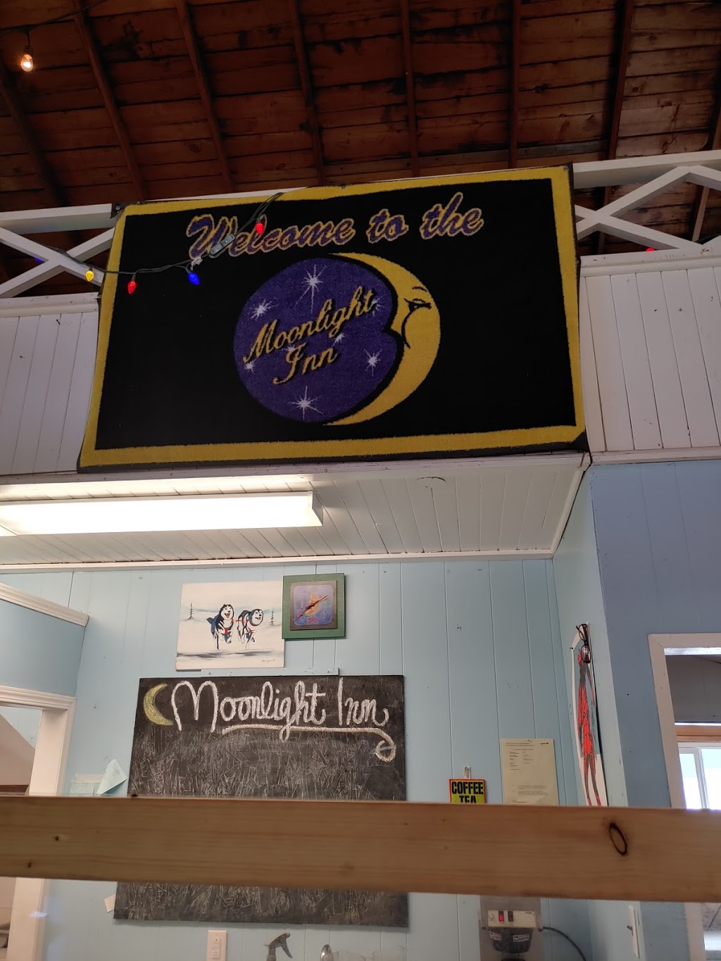 Moonlight Inn | 106 1 Ave, Victoria Beach, MB R0E 2C0, Canada | Phone: (204) 756-3224