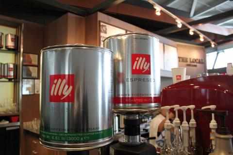 The Local Cafe & Bar | 1000 Airport Parkway Private, Ottawa, ON K1V 9B4, Canada