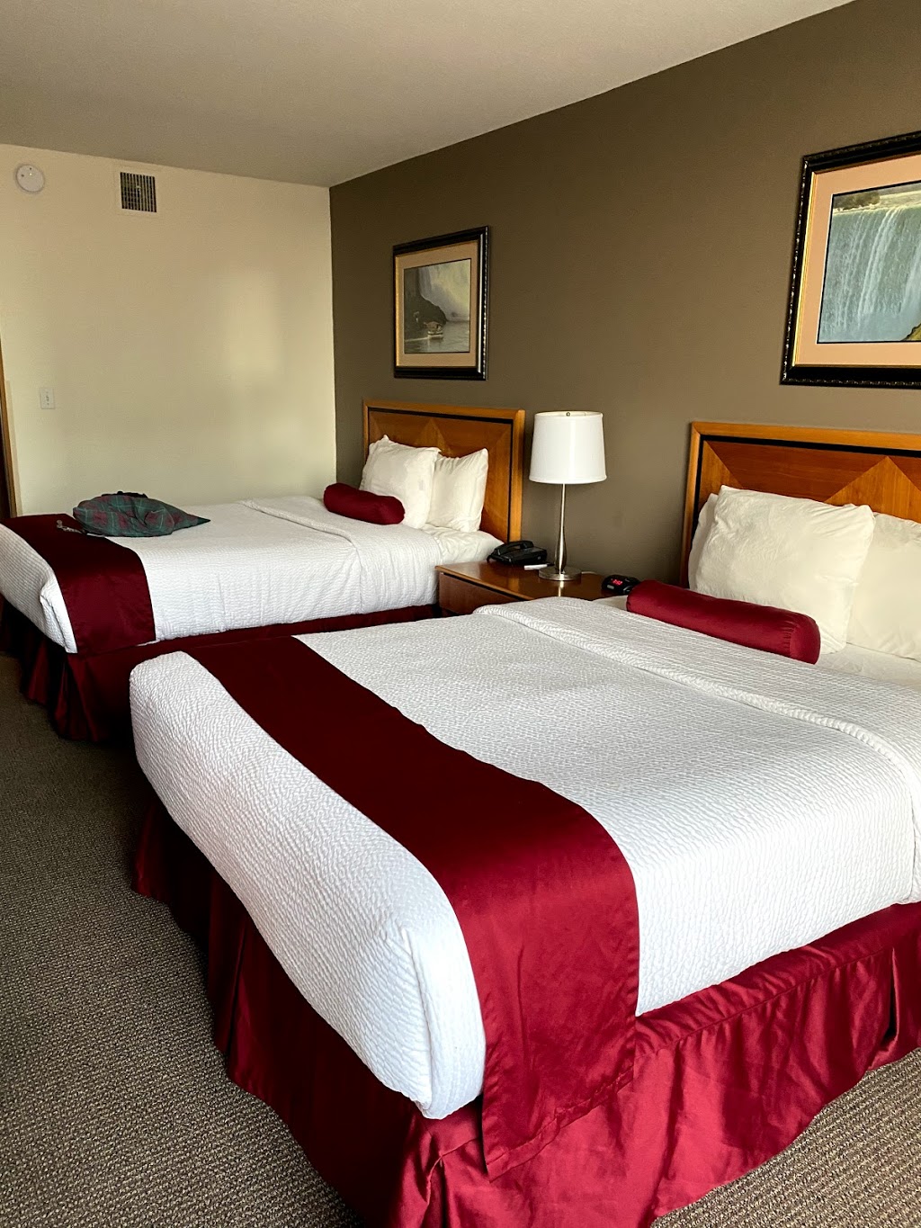 Days Inn by Wyndham Niagara Falls Clifton Hill Casino | 5657 Victoria Ave, Niagara Falls, ON L2G 3L5, Canada | Phone: (905) 356-2461