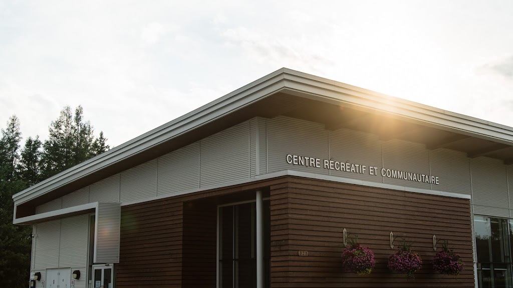 Centre récréatif et communautaire de Saint-Colomban | 323 Mnt de lÉglise, Saint-Colomban, QC J5K 1A1, Canada | Phone: (450) 436-1453 ext. 6311