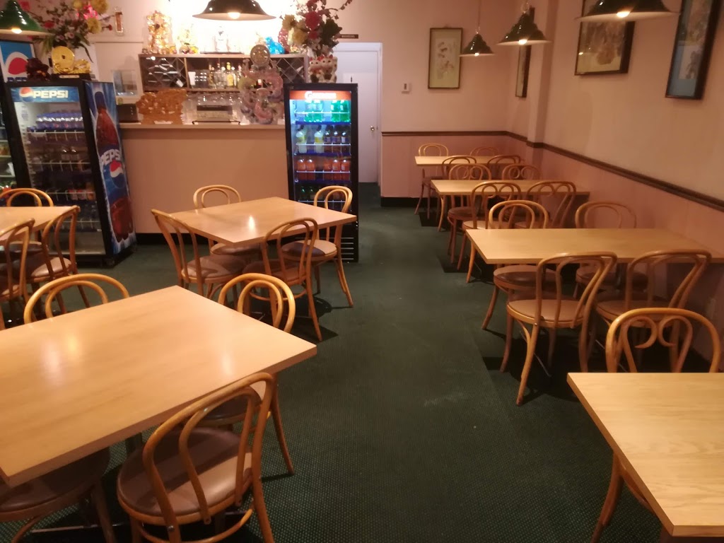 Egg Roll King Restaurant Inc | 215 Dominion St, Bridgewater, NS B4V 3S5, Canada | Phone: (902) 543-6696