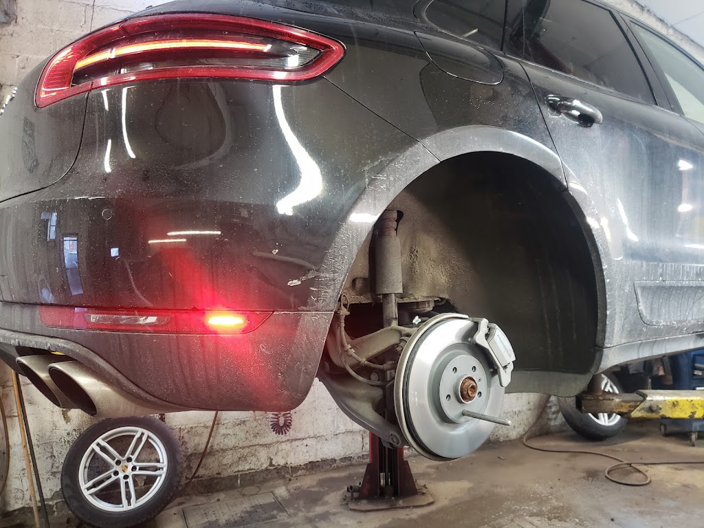 Garage Pro Vitesse Auto | 925 D Av. du Pacifique, Lachine, QC H8S 2R1, Canada | Phone: (514) 552-9600