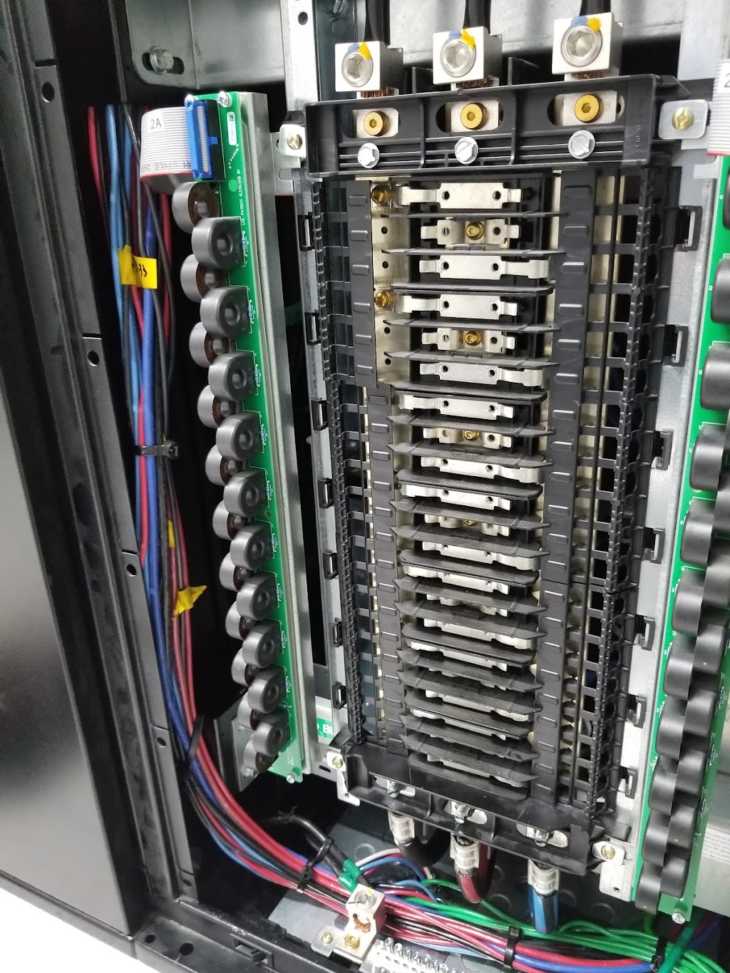 Groupe Phenicie Electrique Inc. | 3535 Rue du Fort Rolland, Lachine, QC H8T 1V6, Canada | Phone: (514) 629-0261