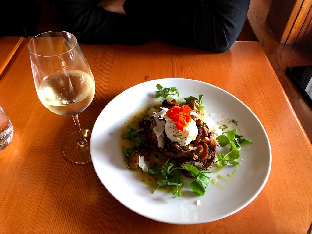 Unsworth Vineyards | 2915 Cameron Taggart Rd #1, Mill Bay, BC V0R 2P2, Canada | Phone: (250) 929-2292