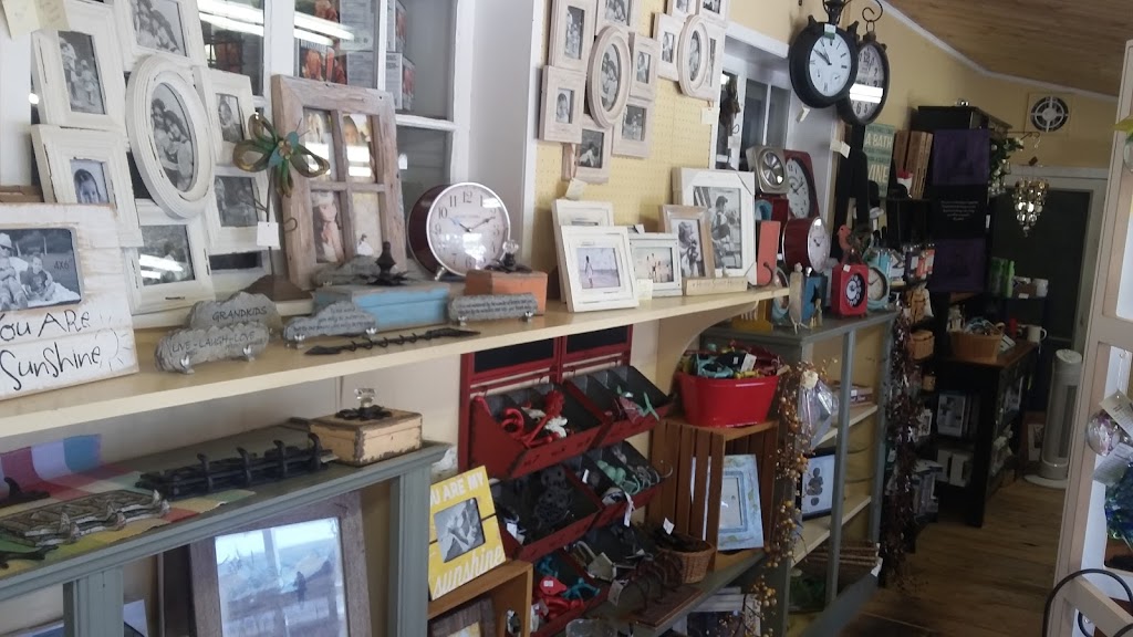 Handicraft House Trading Post | 766 Hwy 6, Wiarton, ON N0H 2T0, Canada | Phone: (519) 534-1777