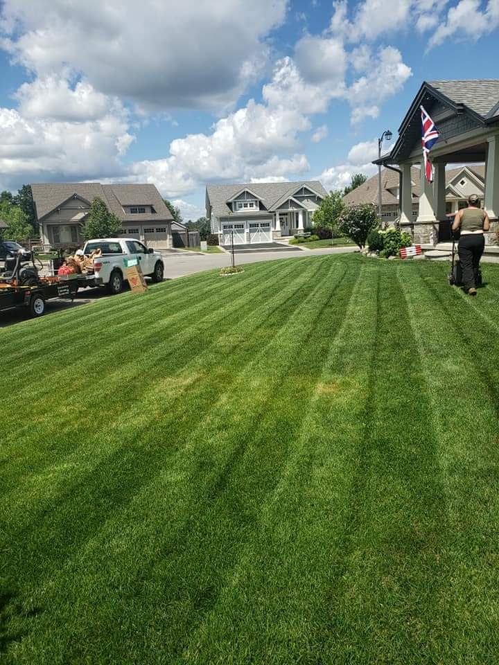 Bryans Lawn Services | 434 Canborough St, Smithville, ON L0R 2A0, Canada | Phone: (365) 889-3985