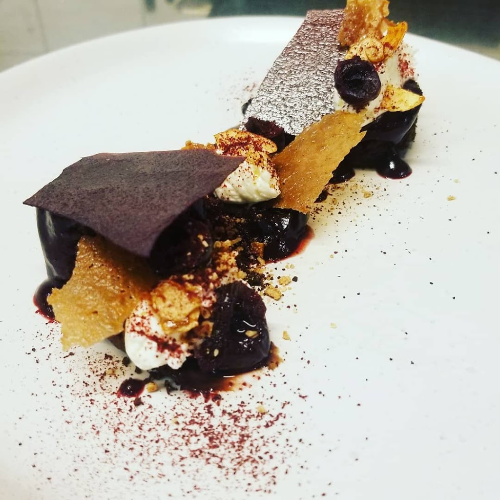 Le Moine Echanson | 585 Rue Saint-Jean, Québec, QC G1R 1P5, Canada | Phone: (418) 524-7832