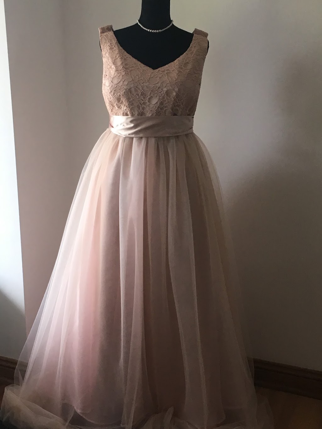 Georgina Sewing and Alterations | 3826 Hwy 6 S, Mount Hope, ON L0R 1W0, Canada | Phone: (289) 525-0060