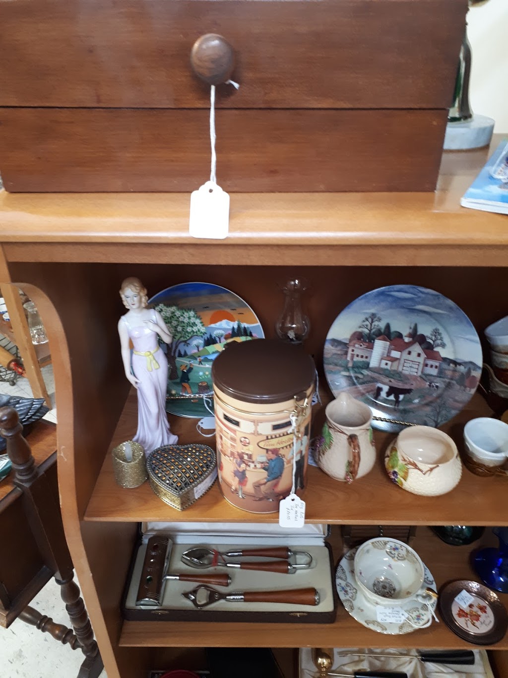 Courtland Treasures | 682 James St, Delhi, ON N4B 2C7, Canada | Phone: (519) 582-2929