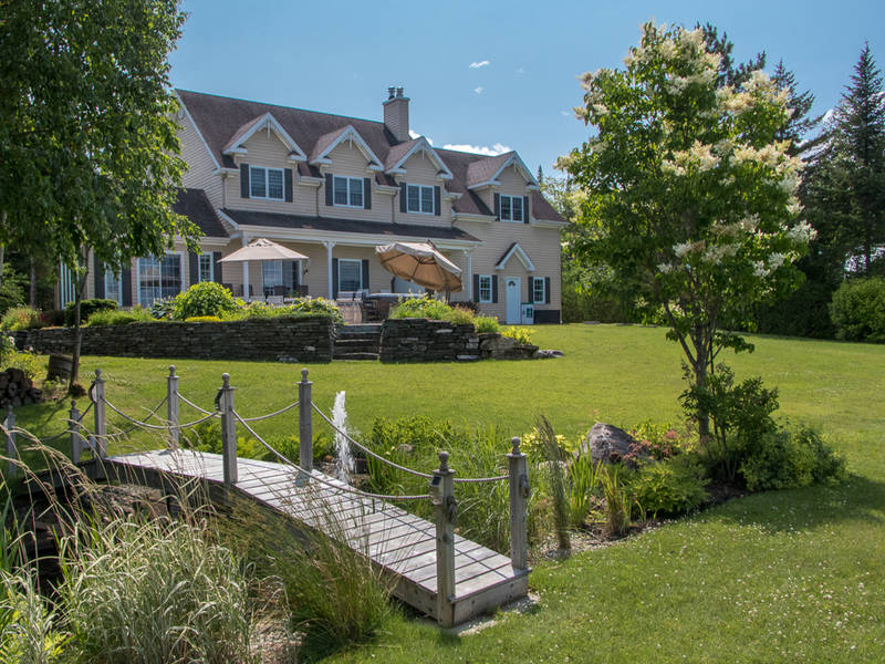 Chalet Stella Maris | 1054 Chem. du Pont Blanc, Beaulac-Garthby, QC G0Y 1B0, Canada | Phone: (877) 526-6879