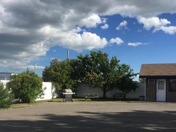 Sunset Motel | 104 AB-3, Fort Macleod, AB T0L 0Z0, Canada | Phone: (403) 553-4448