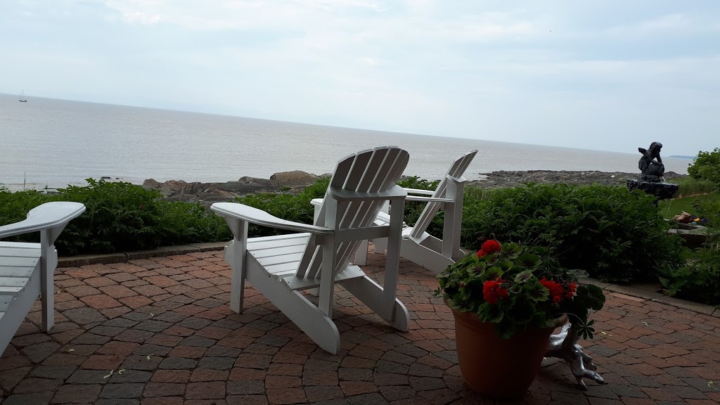Gite sur la grève ,B&B Auberge St-Jean-Port-Joli | 3 Rue des Pionniers E, Saint-Jean-Port-Joli, QC G0R 3G0, Canada | Phone: (418) 580-3228