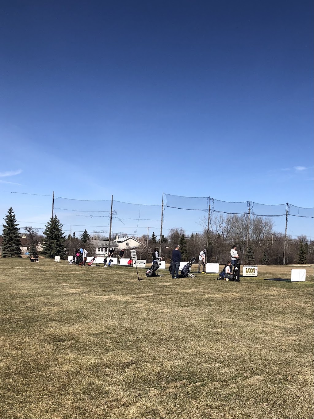 Hackers & Smackers Golf Driving Range | 921 Elmhurst Rd, Winnipeg, MB R3R 3X8, Canada | Phone: (204) 897-4747