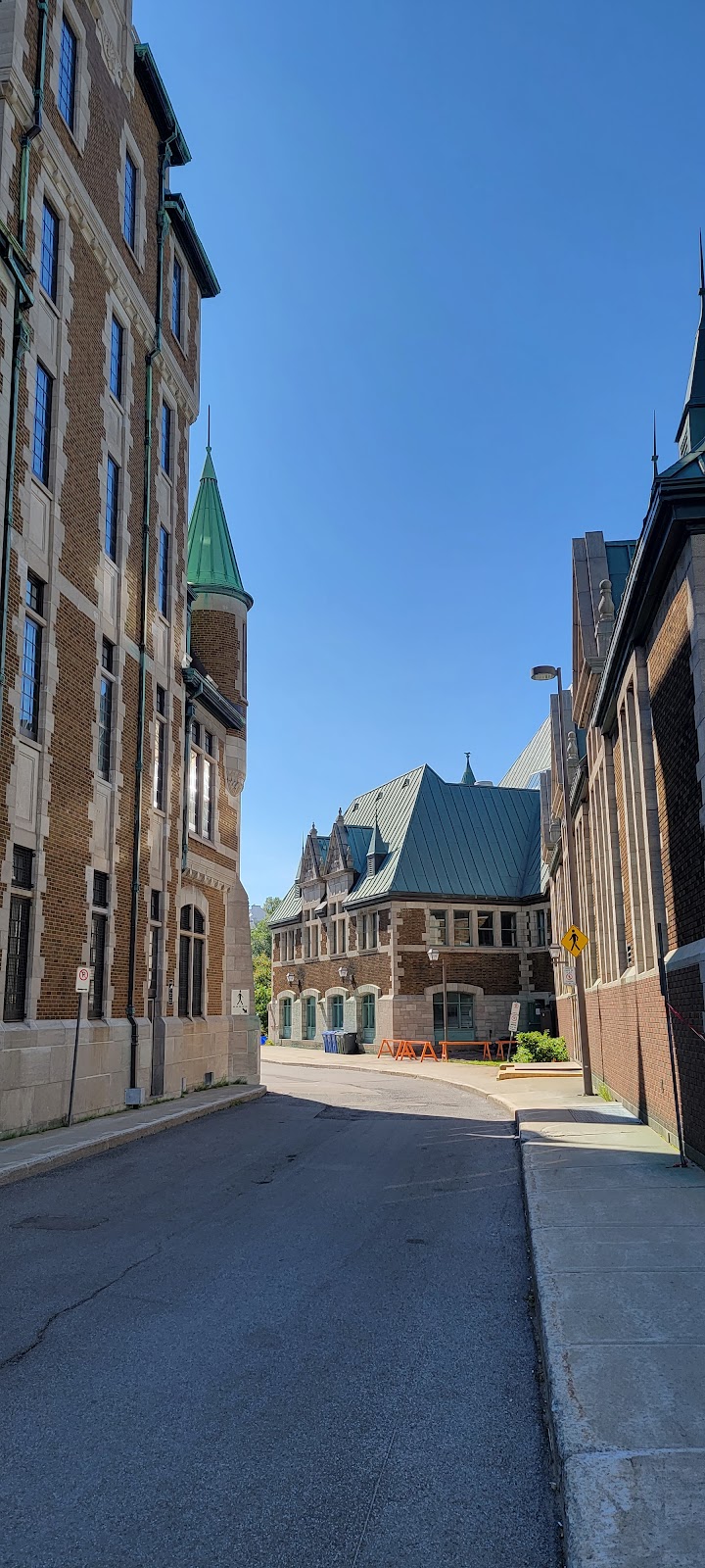 Terminus dautobus de la Gare du Palais | 320 Rue Abraham Martin, Québec, QC G1K 3X2, Canada | Phone: (418) 525-3000