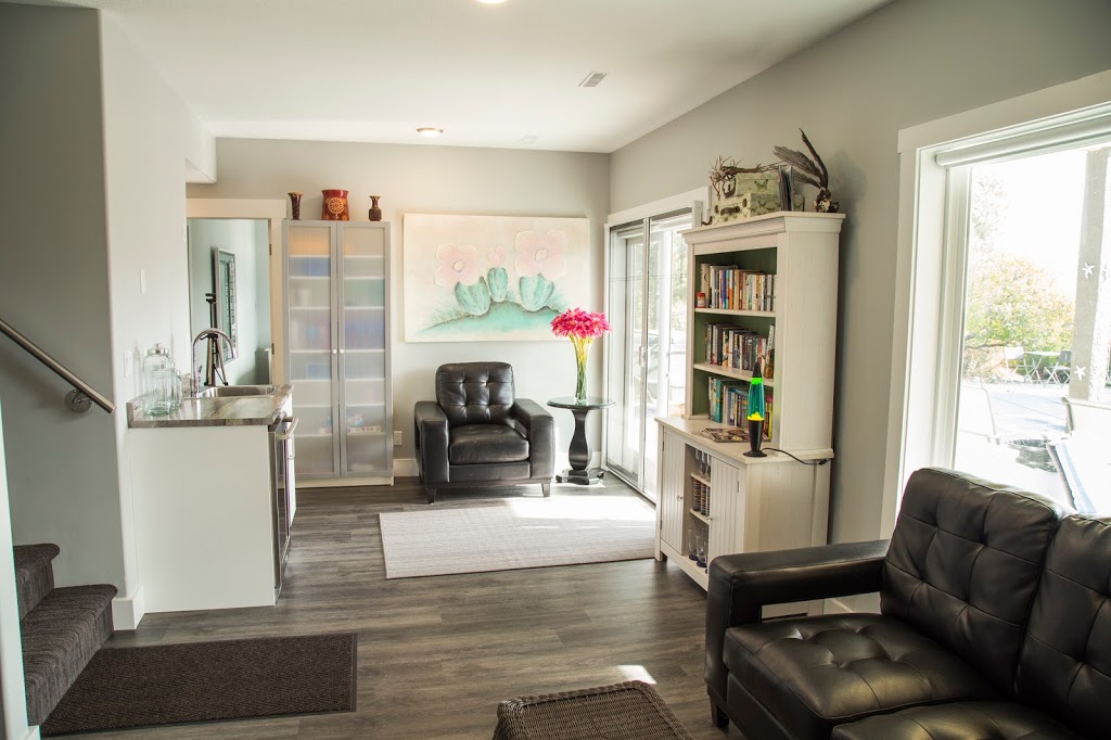 At The Top Of The Hill B&B | 5162 Morrison Ct, Peachland, BC V0H 1X2, Canada | Phone: (250) 767-9521