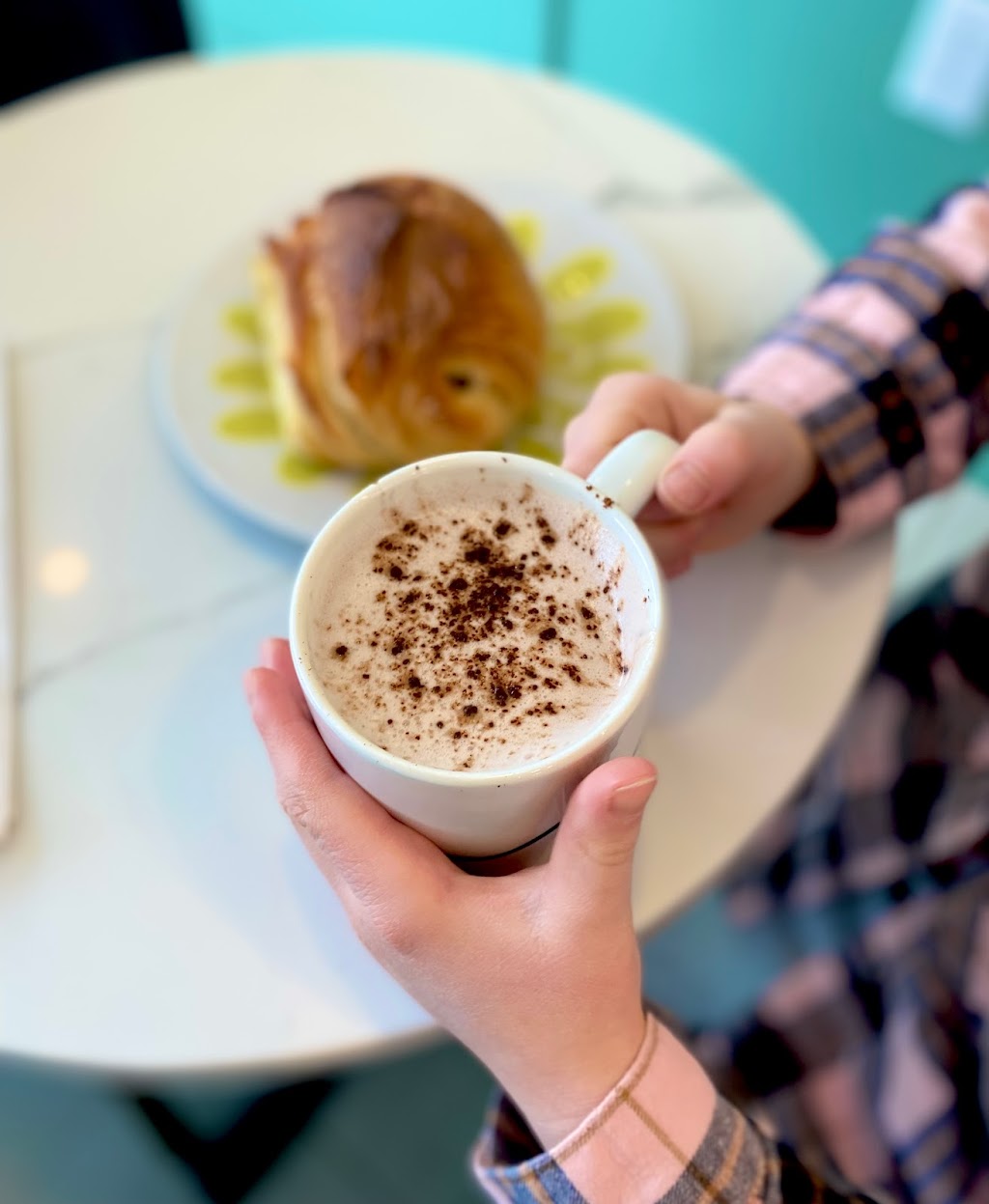 Café CoCo & Bean | 445 Bd Beaconsfield, Beaconsfield, QC H9W 4C2, Canada | Phone: (514) 505-2326