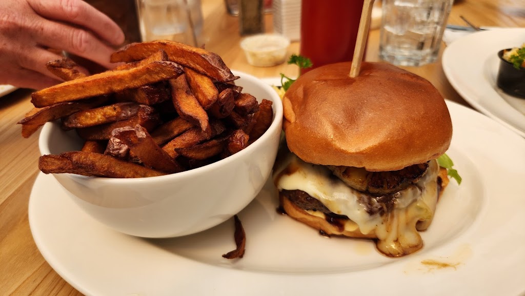 Nite Hawk Cafe | Provincial Trunk Hwy 44, West Hawk Lake, MB R0E 2H0, Canada | Phone: (204) 349-2580
