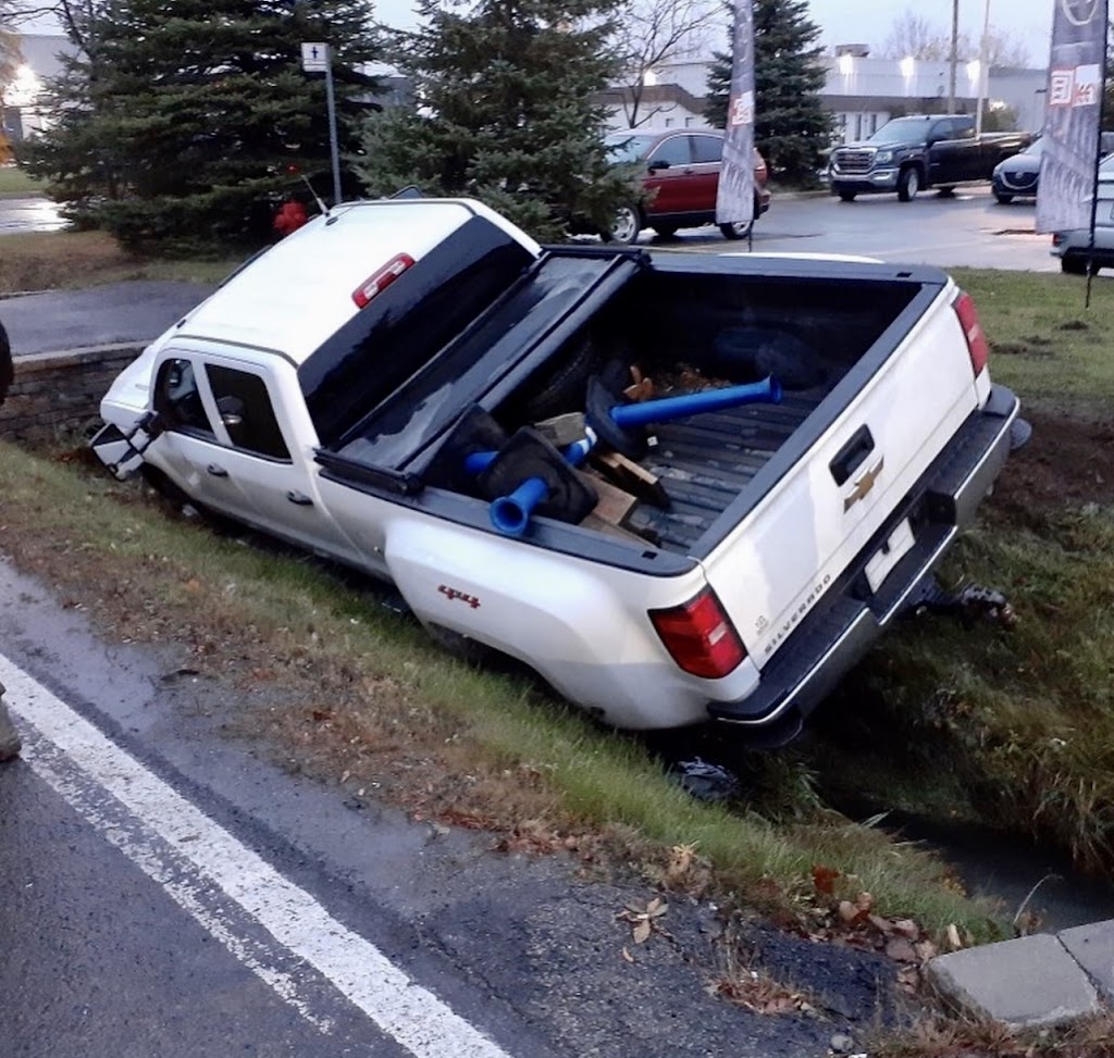 REMORQUAGE LONGUEUIL Vercheres Varenne 24/7 | 6000 Rang de Picardie, Varennes, QC J3X 1P7, Canada | Phone: (438) 387-8257