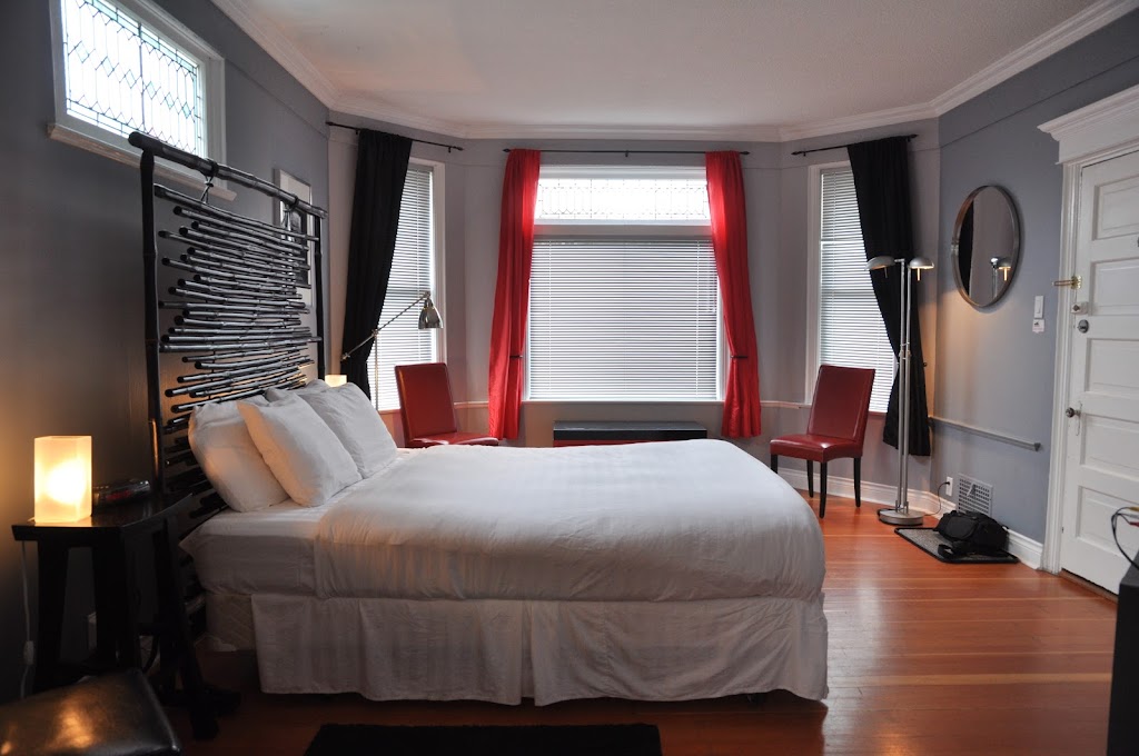 Ocean Island Inn Backpackers Suites | 791 Pandora Ave, Victoria, BC V8W 1N9, Canada | Phone: (250) 385-1789
