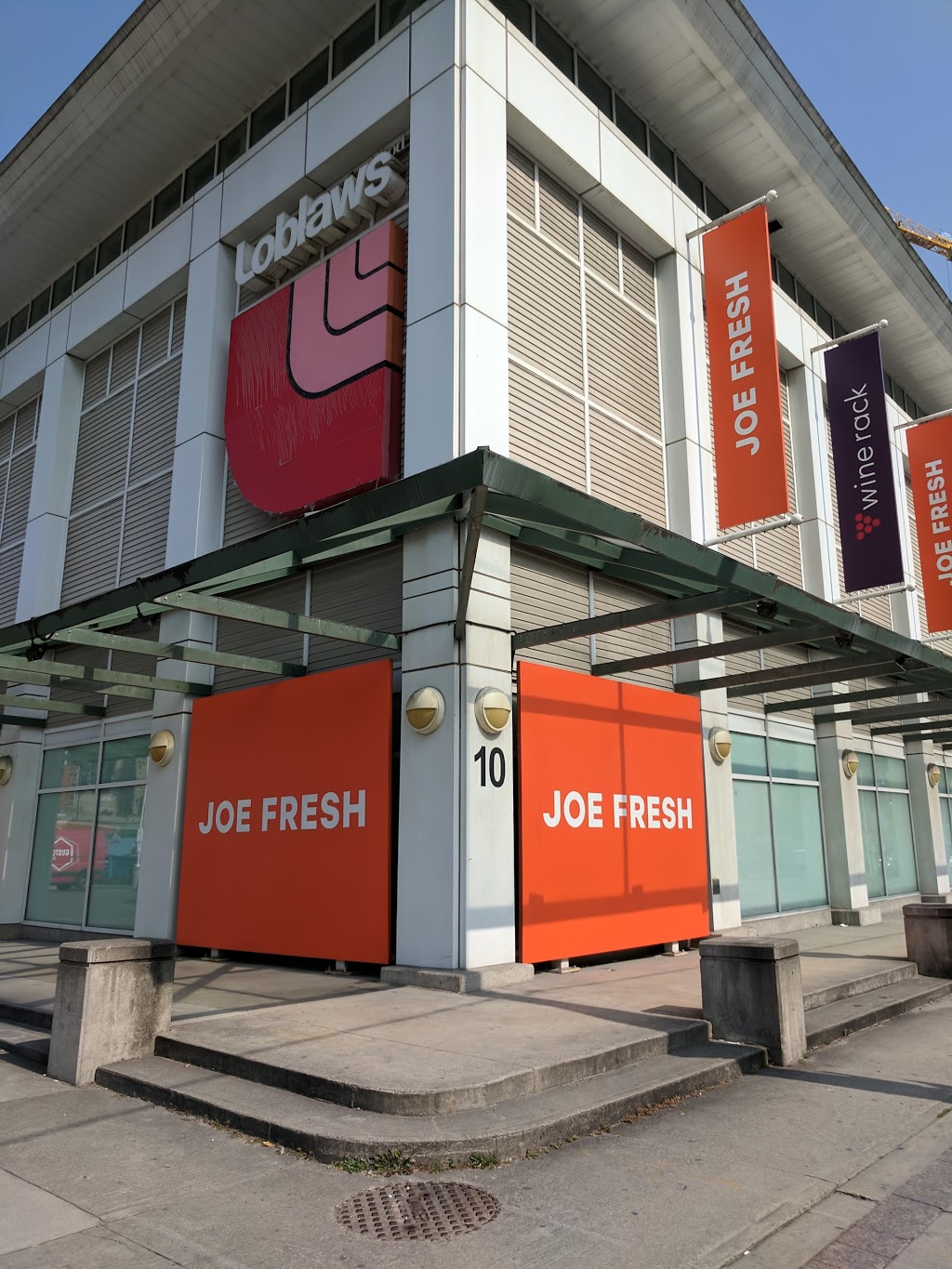 Joe Fresh | 10 Lower Jarvis St, Toronto, ON M5E 1Z2, Canada | Phone: (416) 703-4865