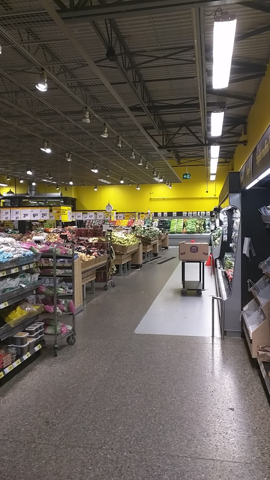 Guthros No Frills | 380 Queen St, Acton, ON L7J 2N3, Canada | Phone: (866) 987-6453