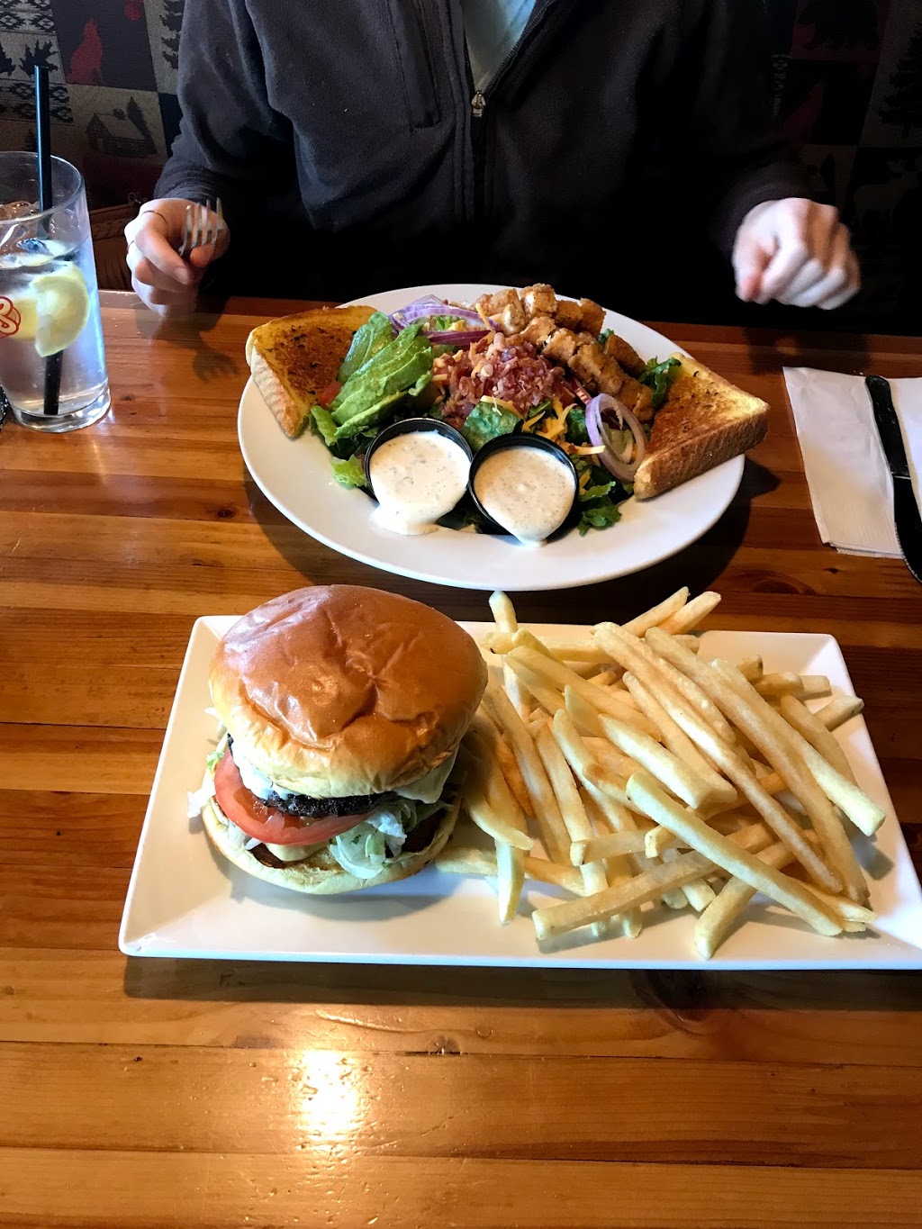 Bobs Burgers & Brew | 819 Cherry St, Sumas, WA 98295, USA | Phone: (360) 988-4483