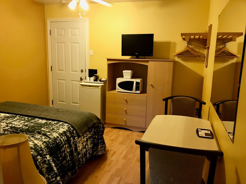 Motel des Cascades | 907 Boulevard Mgr de Laval, Baie-Saint-Paul, QC G3Z 2V9, Canada | Phone: (418) 435-6603