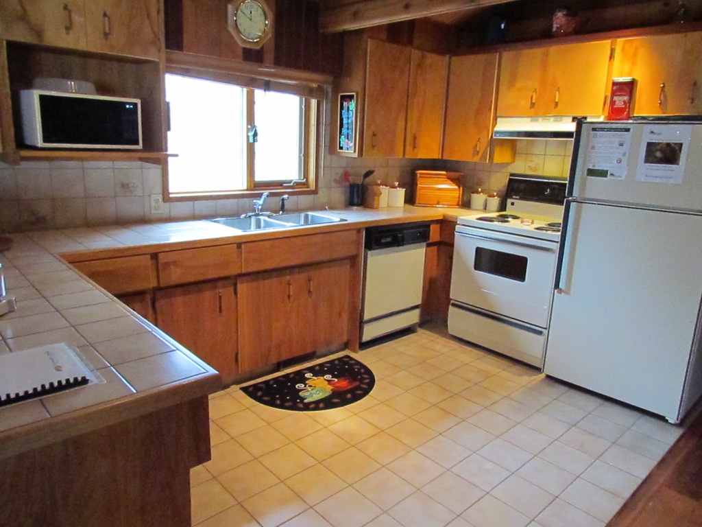 Creekside Cabin | 5189 Hot Springs Rd, Fairmont Hot Springs, BC V0B 1L1, Canada | Phone: (250) 345-6116