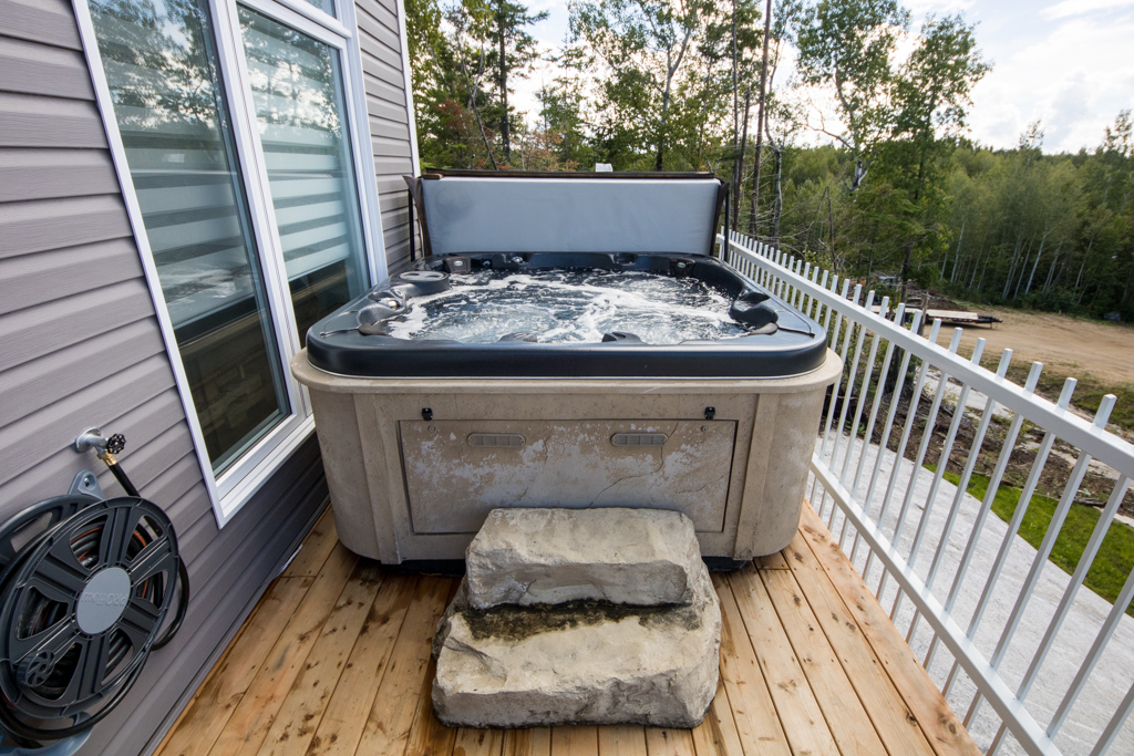 Chalets Locatifs : Les triplés du Rocher | 200 Chem. du Faubourg des Jardins, Alma, QC G8B 5V3, Canada | Phone: (418) 719-0677