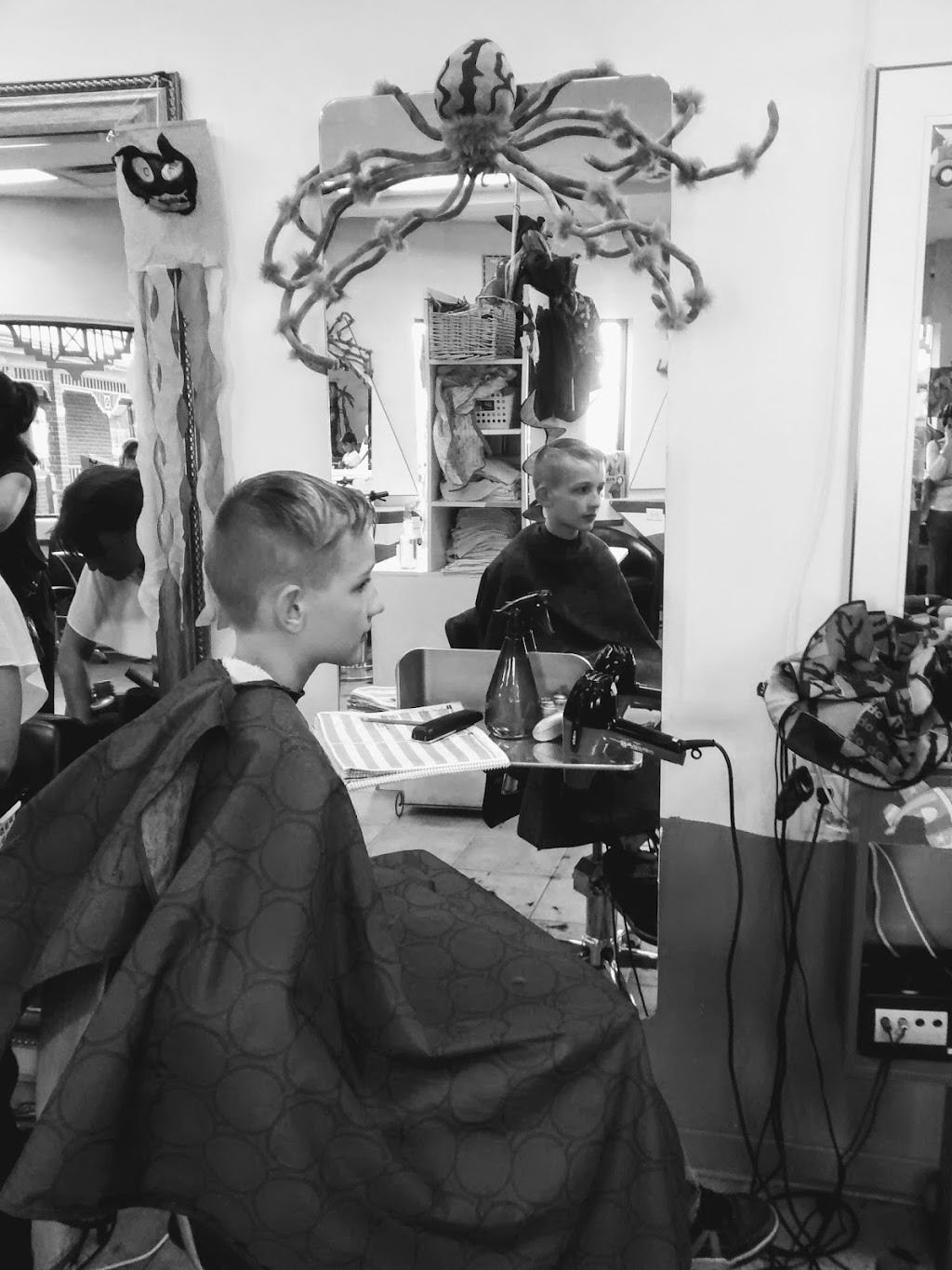 Minicoupe Coiffure | 270 Blvd. Samson Local 303, Laval, QC H7X 2Y9, Canada | Phone: (450) 719-6464