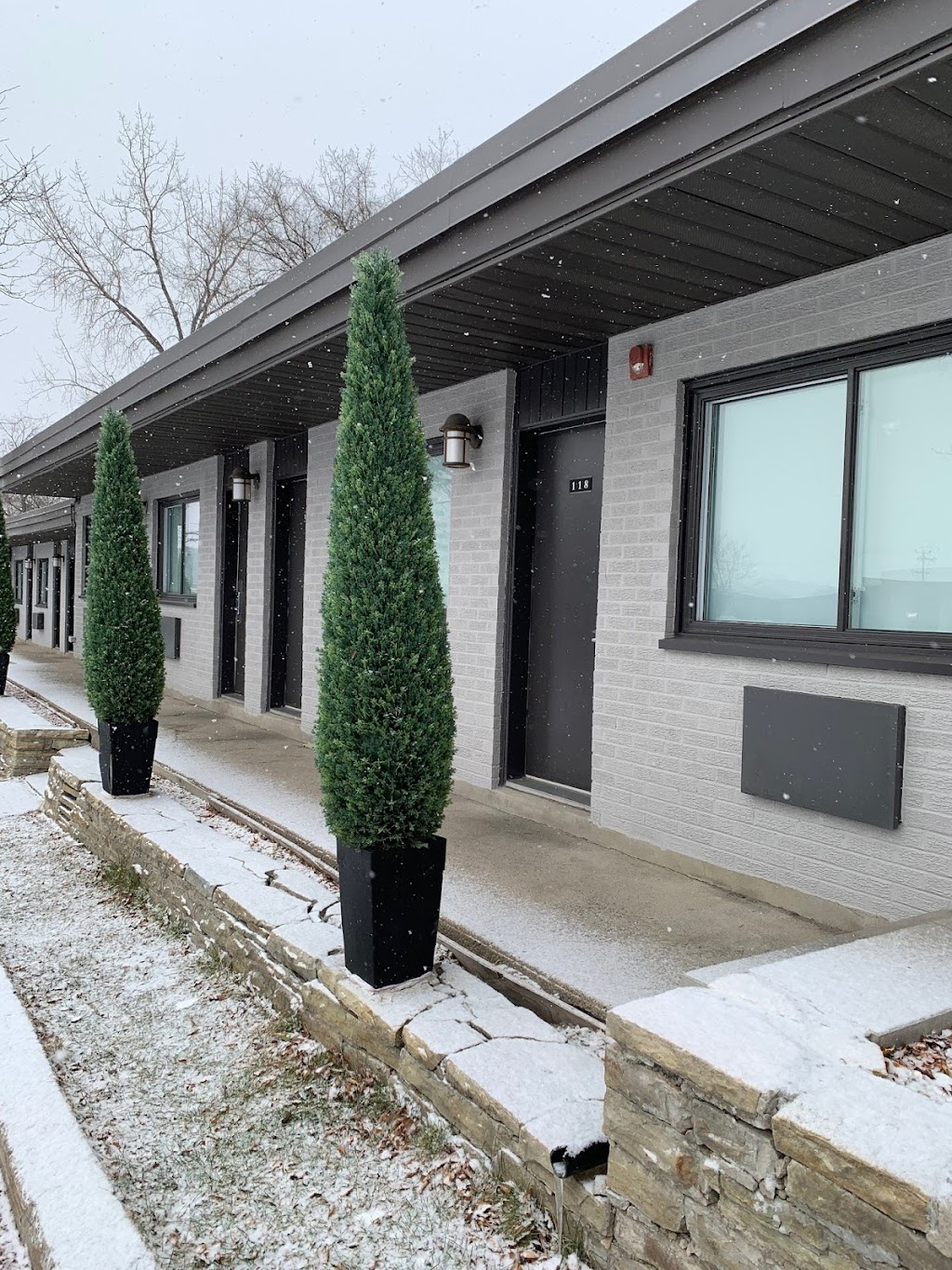 Motel Newstar Laval | 1375 Boulevard des Laurentides, Laval, QC H7N 4Y5, Canada | Phone: (579) 804-9974