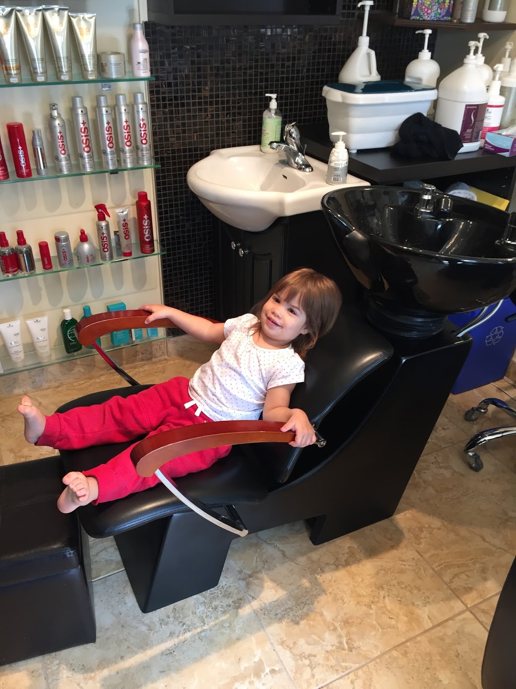 Pin Up Hair Boutique | 775 Appleyard Ct, Port Moody, BC V3H 3X1, Canada | Phone: (604) 626-2764