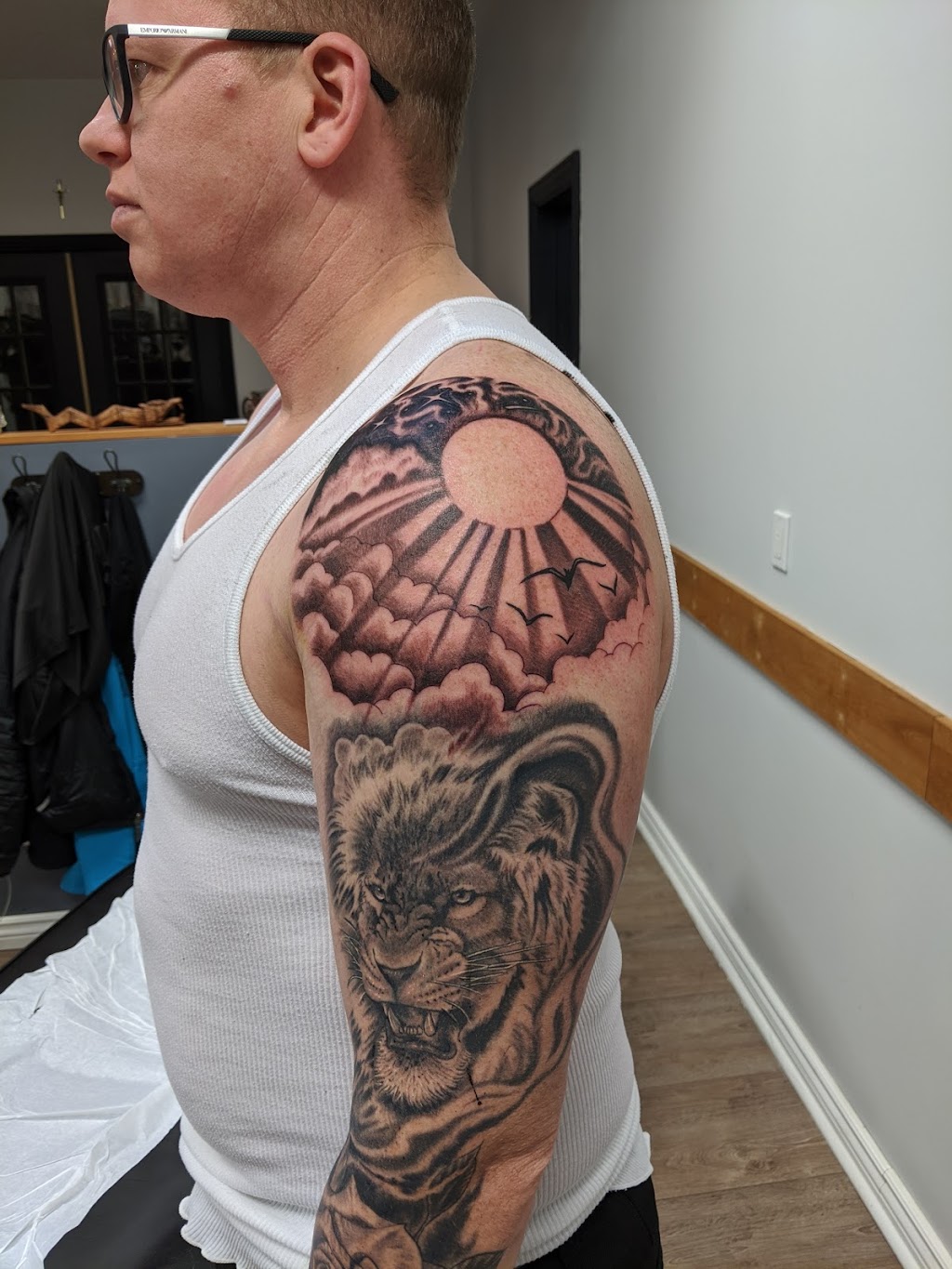 "La Santa Tattoo" | 50-A Av. Sainte-Anne, Pointe-Claire, QC H9S 4P8, Canada | Phone: (514) 500-3932