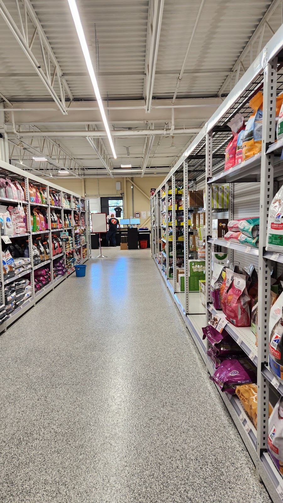 MrPets | 2967 Kilpatrick Ave, Courtenay, BC V9N 8P1, Canada | Phone: (250) 871-7755