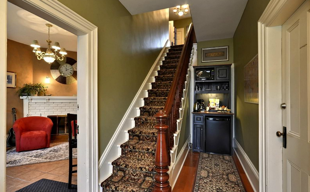The Inn On Bay | 291 Bay St, Gravenhurst, ON P1P 1H1, Canada | Phone: (705) 801-6601