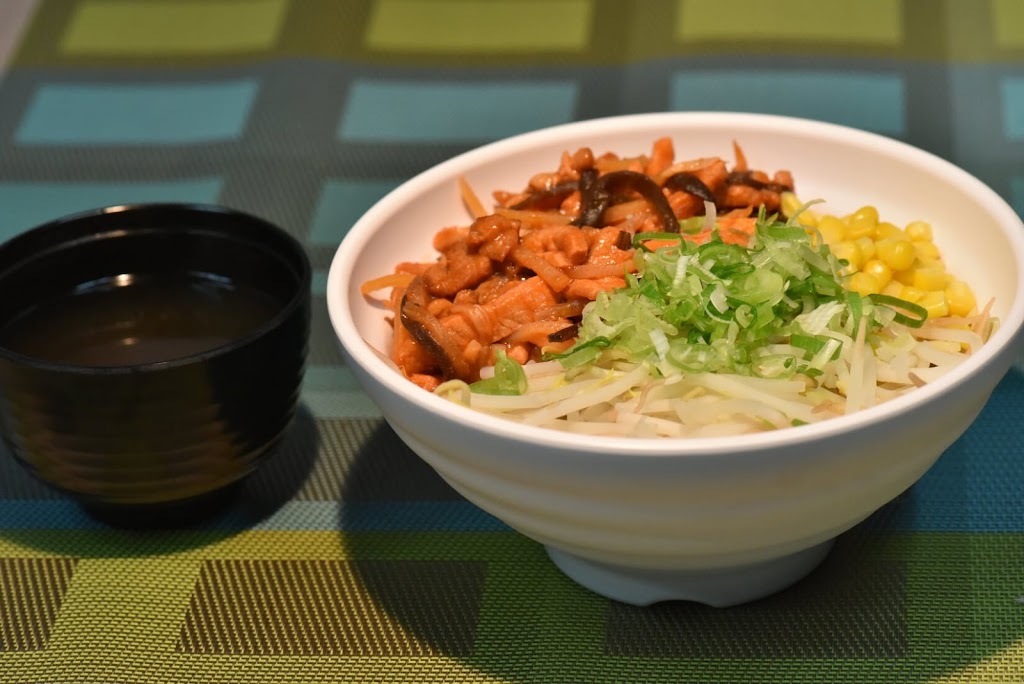 Lemongrazz Viet & Thai Restaurant | 3280 Monarch Dr Unit 8, Orillia, ON L3V 8A2, Canada | Phone: (705) 325-8338
