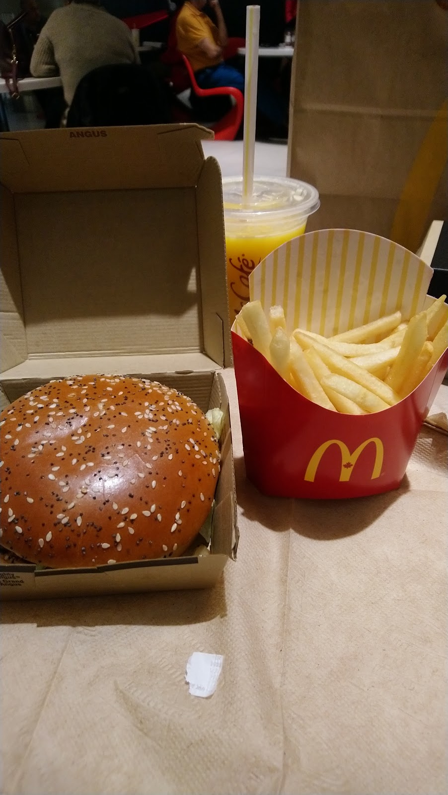McDonalds | 885 Bloor St W, Toronto, ON M6G 1M4, Canada | Phone: (416) 588-6724