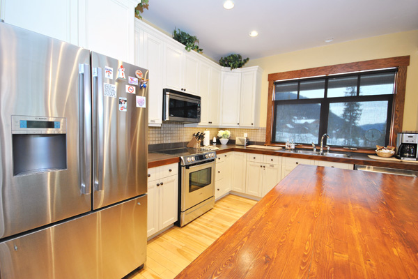 Twin Oaks Chalet | 2463 Fairways Dr, Sun Peaks, BC V0E 5N0, Canada | Phone: (250) 578-6939