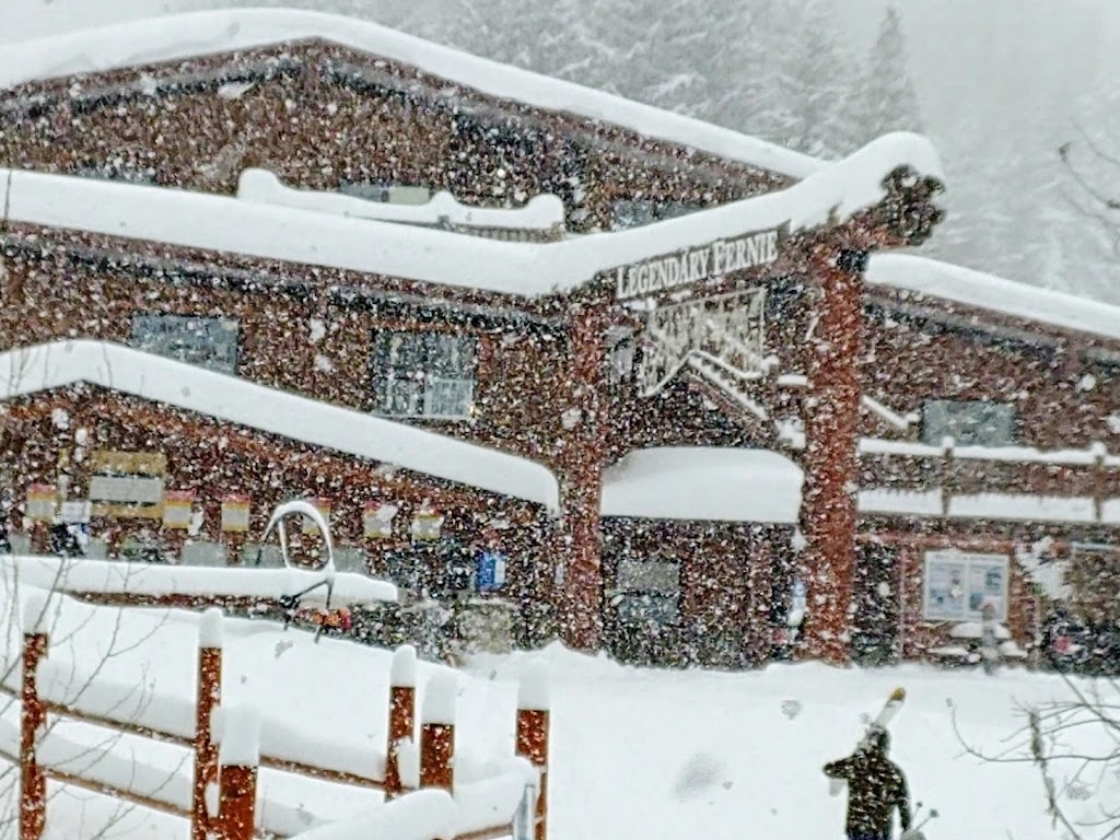 Fernie Slopeside Lodge | 5368-B Fernie Ski Hill Rd, Fernie, BC V0B 1M6, Canada | Phone: (250) 423-2423