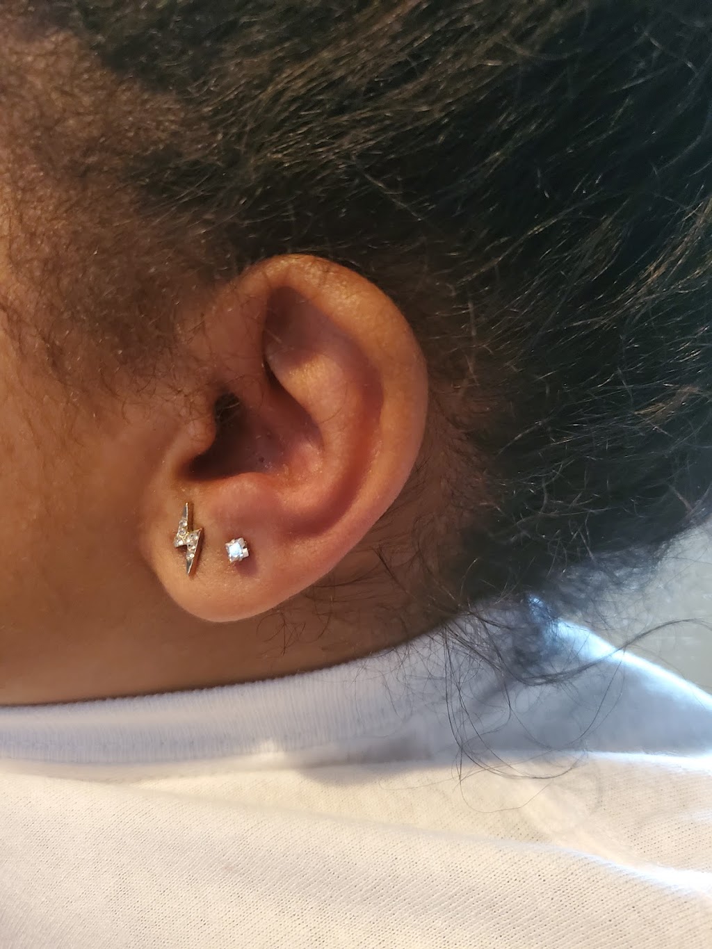 Beezpiercings | Garrity Crescent, Ottawa, ON K2J 3T6, Canada | Phone: (613) 218-1779