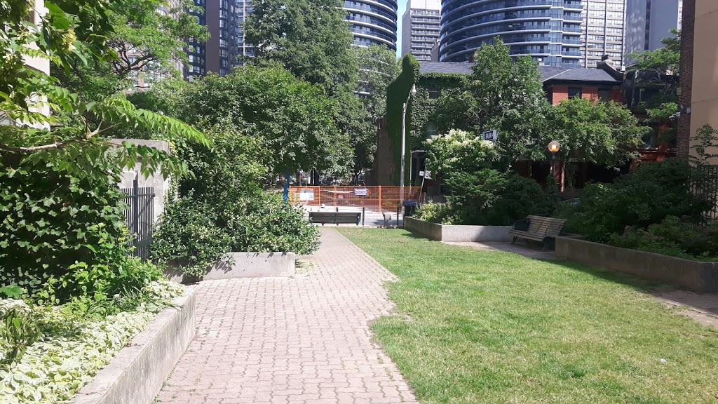 McGill Granby Parkette | 9 McGill St, Toronto, ON M5B 2E7, Canada