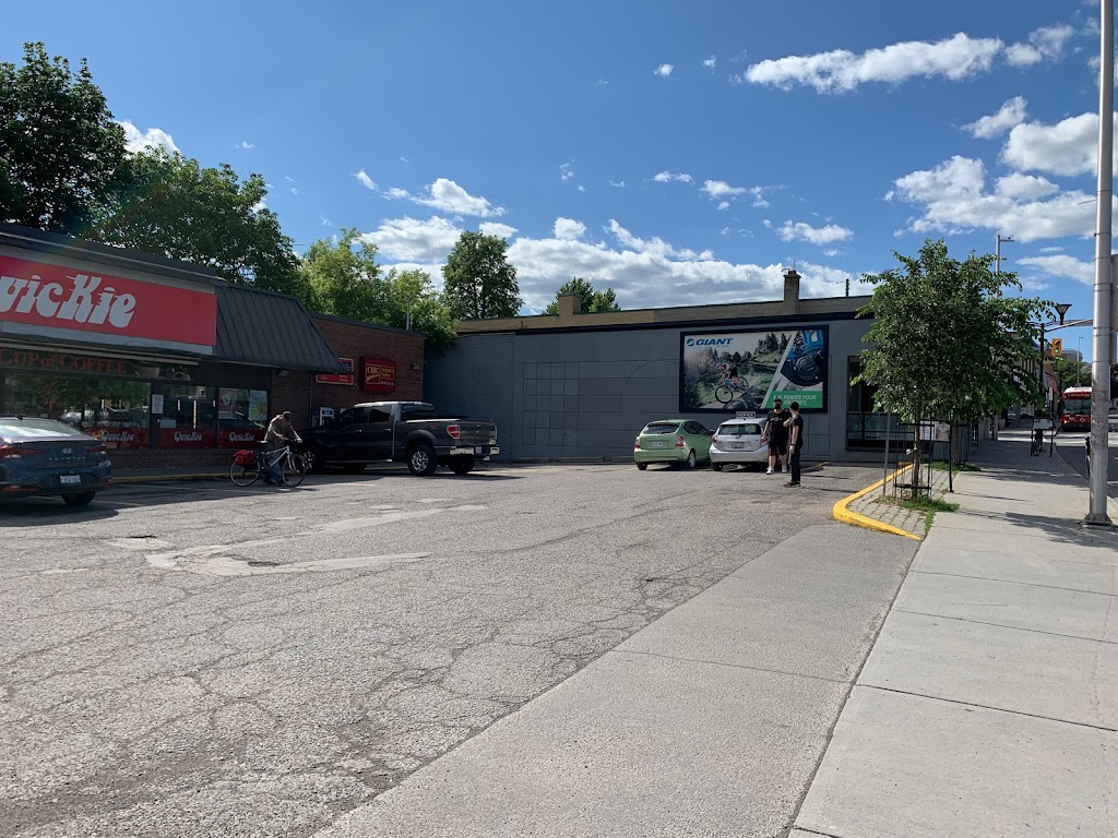 Quickie Bank | 1166 Bank St, Ottawa, ON K1S 3X7, Canada | Phone: (613) 730-1113
