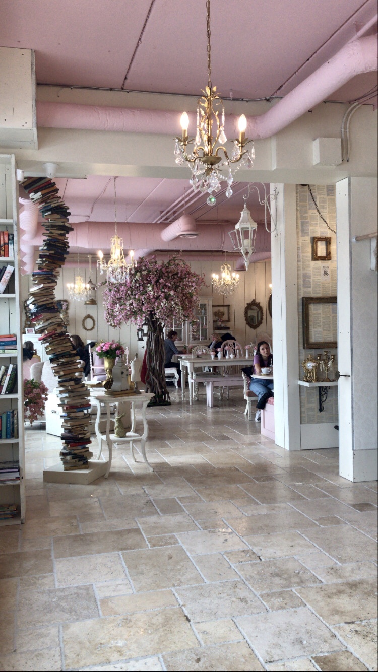 La Maison Rose Cafe | 420 Winston Rd, Grimsby, ON L3M 0H2, Canada | Phone: (289) 235-9040