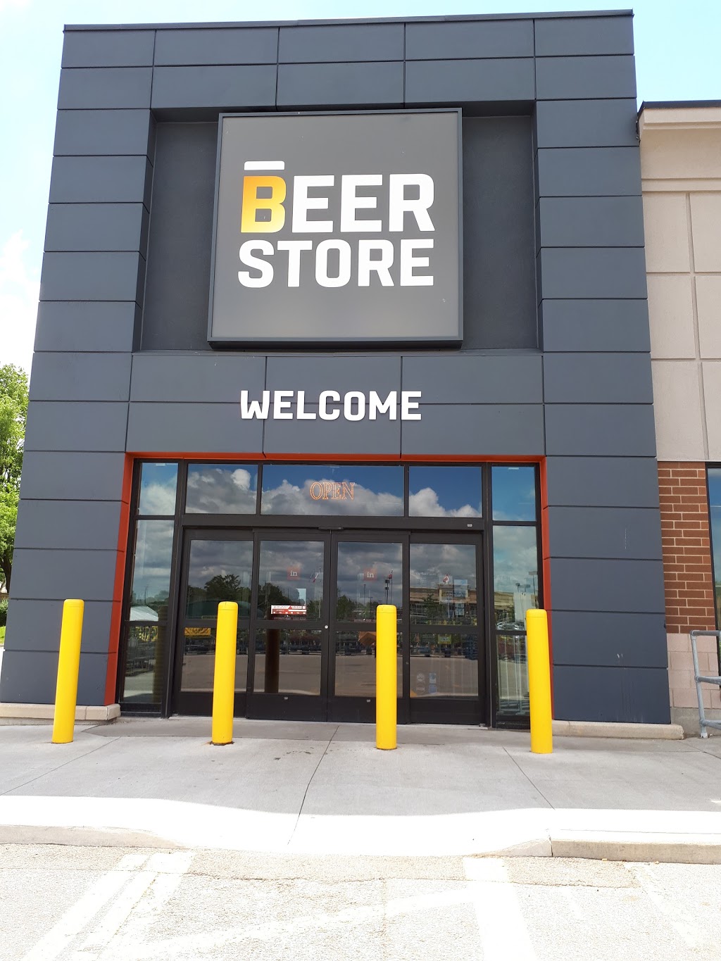 Beer Store | 300 King George Rd, Brantford, ON N3R 5L8, Canada | Phone: (519) 753-7165