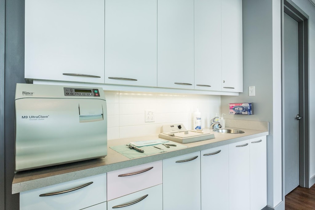 Clinique Podiatrique De Laval | 3333 100e Avenue, Laval, QC H7T 3C4, Canada | Phone: (450) 669-3772