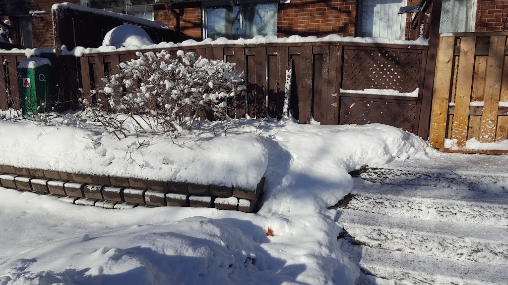 Sunnybrook Village Condominium | 105 Rue Angora, Dollard-des-Ormeaux, QC H9B 1W6, Canada | Phone: (514) 683-4340